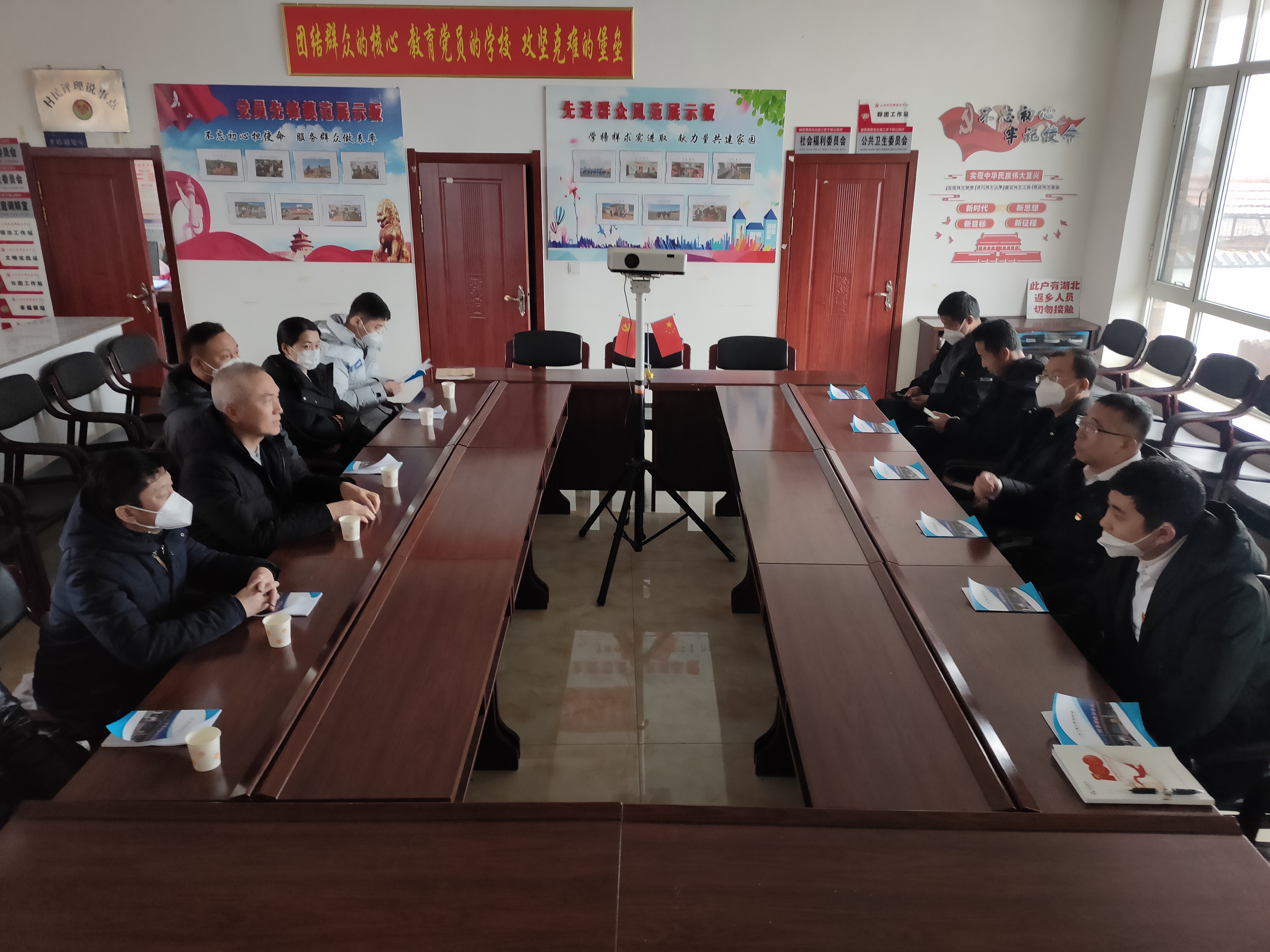 踐行國企責任，迎新春送溫暖——鞍勤集團、溫泉集團、公服集團前往駐村工作隊 走訪慰問